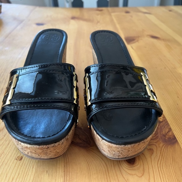 Tory Burch Patti Wedge (black patent leather) Size 9 - Picture 3 of 15
